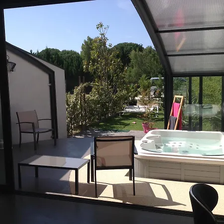 D'hotes Deluxe Jacuzzi Mas De L'etoile Oda ve Kahvaltı 4*