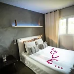 D'hotes Deluxe Jacuzzi Mas De L'etoile Bed and breakfast 4*