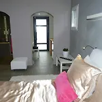 D'hotes Deluxe Jacuzzi Mas De L'etoile Bed and breakfast Aigues-Mortes
