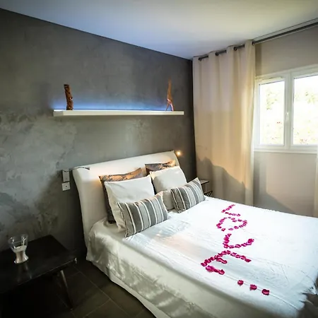 D'hotes Deluxe Jacuzzi Mas De L'etoile Bed & Breakfast 4*