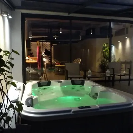 D'hotes Deluxe Jacuzzi Mas De L'etoile Bed & Breakfast