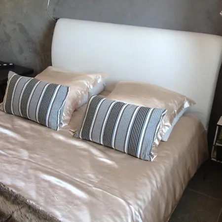 D'hotes Deluxe Jacuzzi Mas De L'etoile Bed & Breakfast 4*