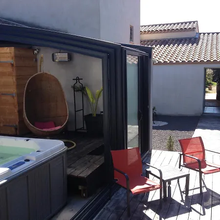 D'hotes Deluxe Jacuzzi Mas De L'etoile Bed & Breakfast 4*