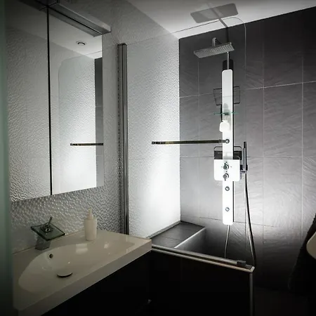 D'hotes Deluxe Jacuzzi Mas De L'etoile Bed & Breakfast