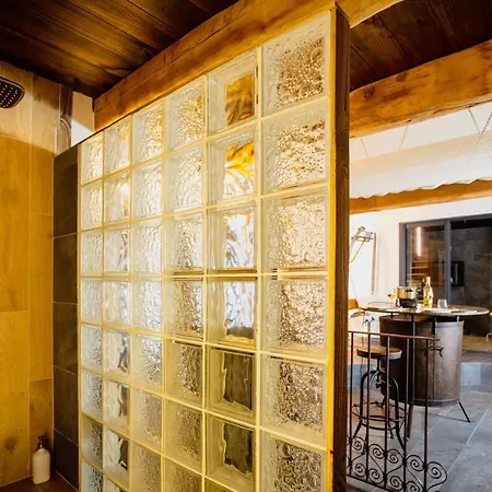 D'hotes Deluxe Jacuzzi Mas De L'etoile Bed & Breakfast 4*